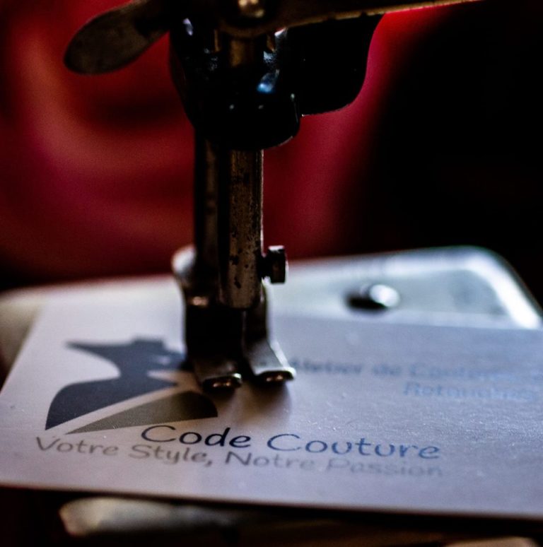 Code Couture Suisse, situé à Etoy, parking gratuit, à 5 minutes à pieds de la gare, 8 minutes en voitures des axes autoroutiers