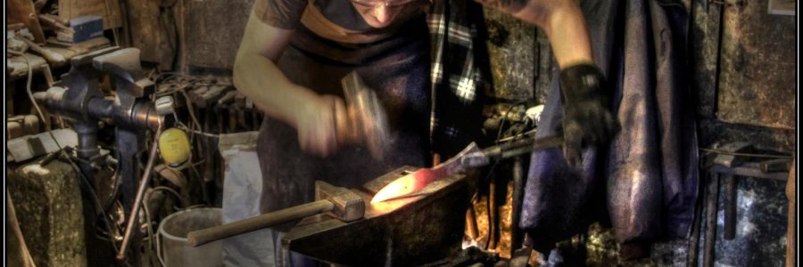la forge de Stéphane Anken, coutelier d'art