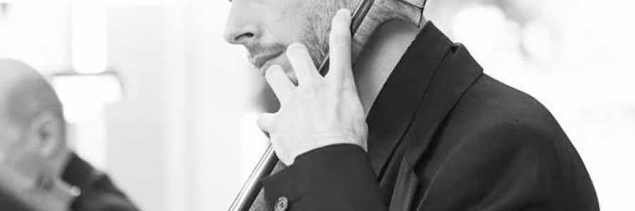 Mathieu Rouquié violoncelliste installé aux Ateliers de la Côte à Etoy.