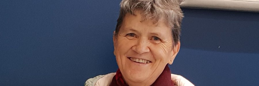 Rosmarie Rittener, amie des Ateliers de la Côte. Parking gratuit, à 8min des sorties d'autoroutes et 5 minutes à pieds de la gare.
