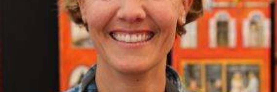Rita Mancesti artiste peintre aux Ateliers de la Côte. Parking gratuit, à 8 minutes des axes autoroutiers ou 5 minutes à pieds de la gare