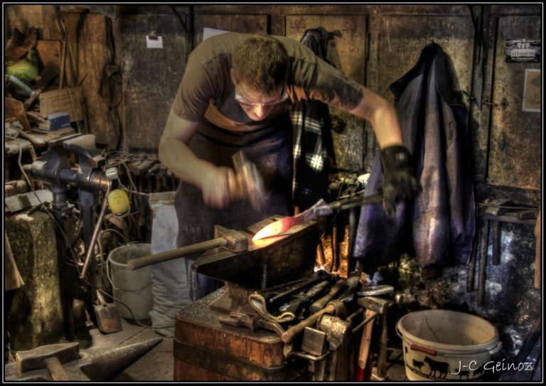 la forge de Stéphane Anken, coutelier d'art